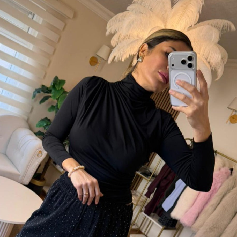 SANDY KUMAŞ DRAPELİ SİYAH BLUZ