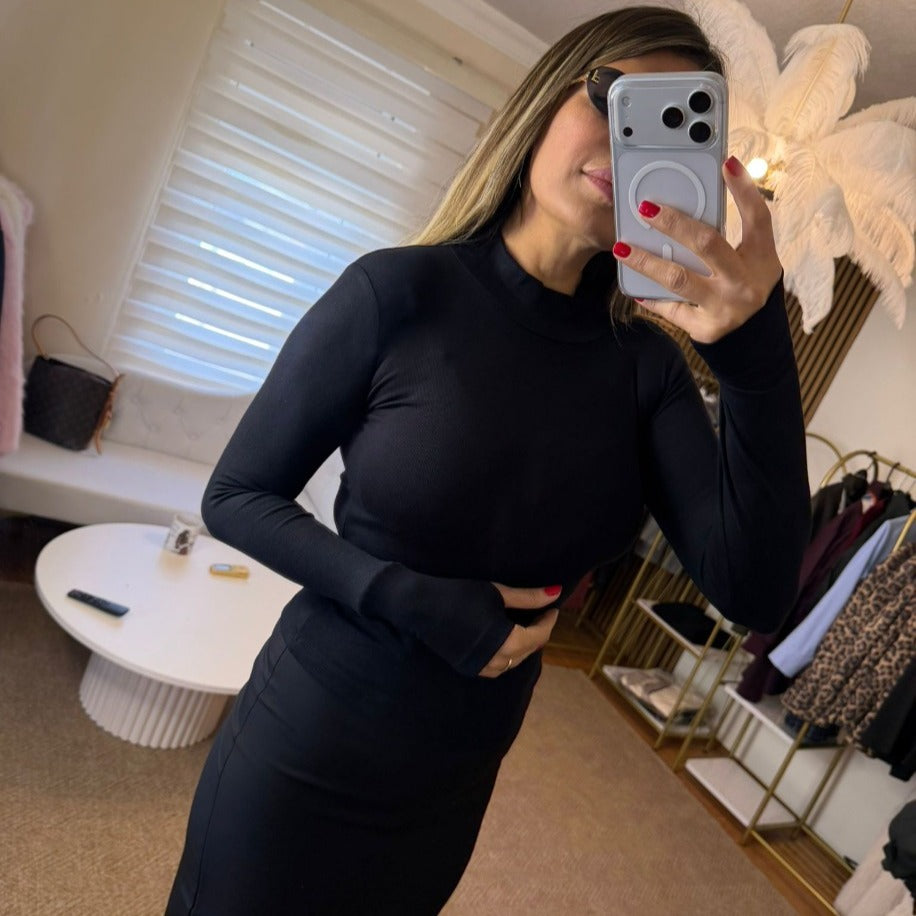 SİYAH PARMAK GEÇİRMELİ BLUZ