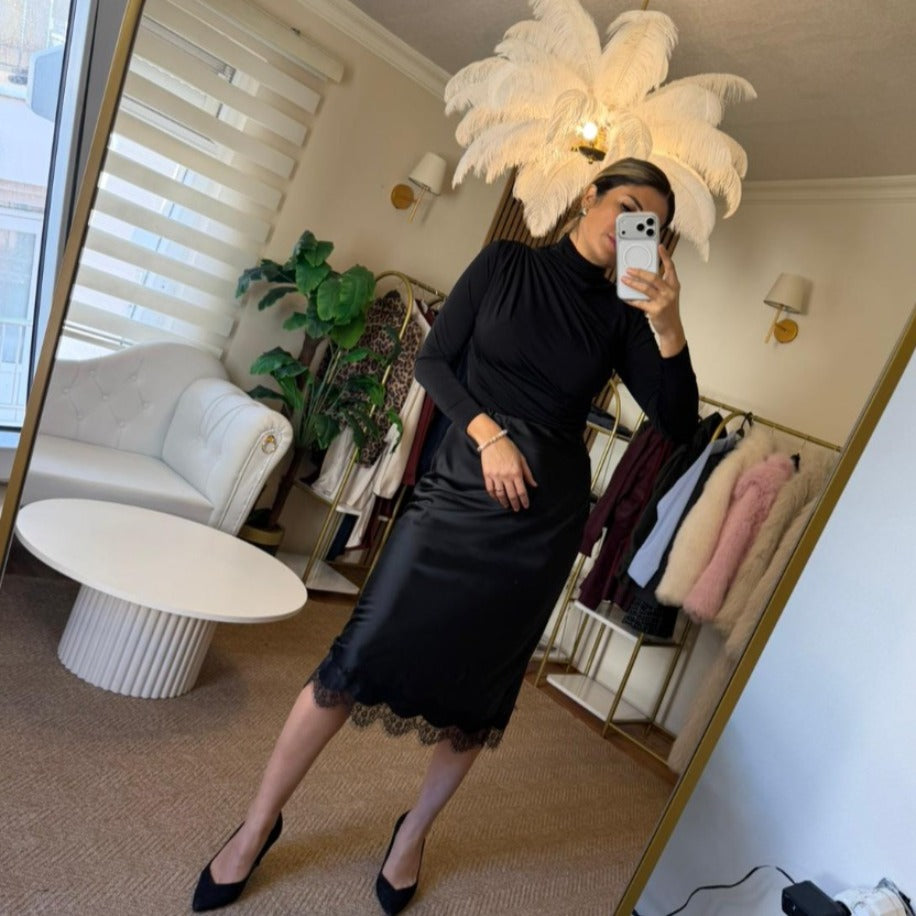 SİYAH SATEN DANTEL DETAYLI ETEK