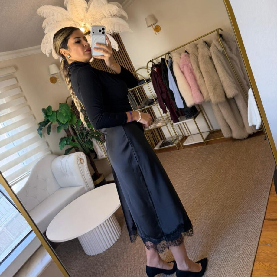 SİYAH SATEN DANTEL DETAYLI ETEK