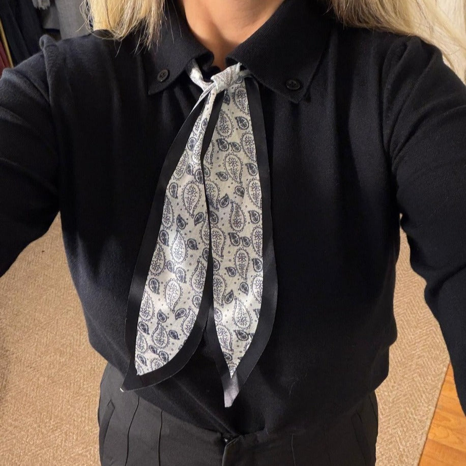 SİYAH FULARLI TRİKO