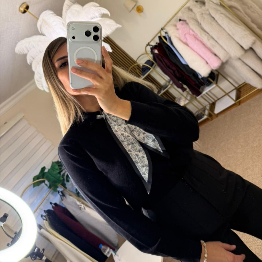 SİYAH FULARLI TRİKO