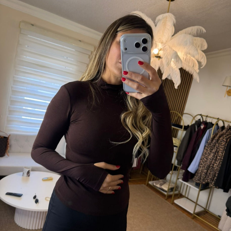 KAHVERENGİ PARMAK GEÇİRMELİ BLUZ