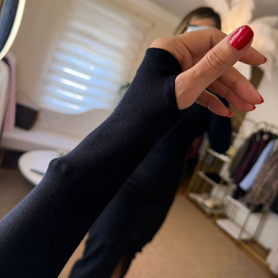 SİYAH PARMAK GEÇİRMELİ BLUZ