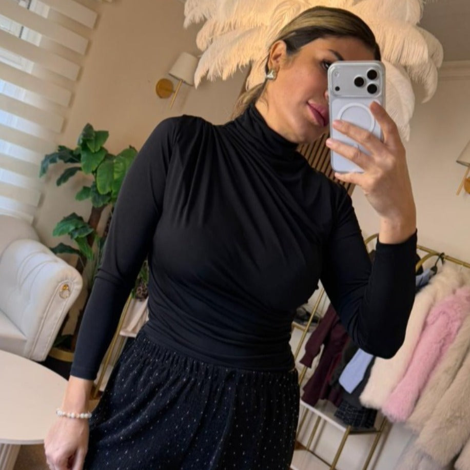 SANDY KUMAŞ DRAPELİ SİYAH BLUZ